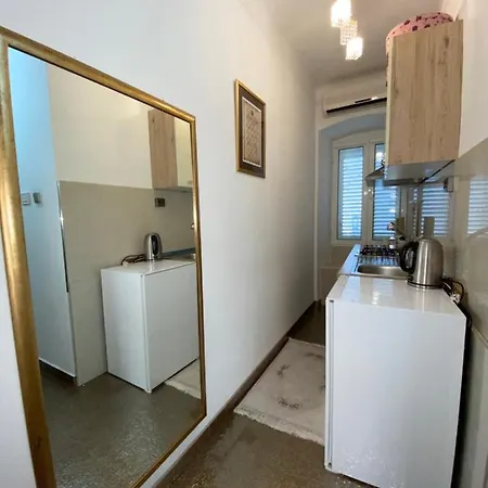 Apartment Naya *